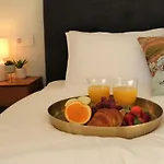 Boutique House, Colina Del Emperador Hotel *